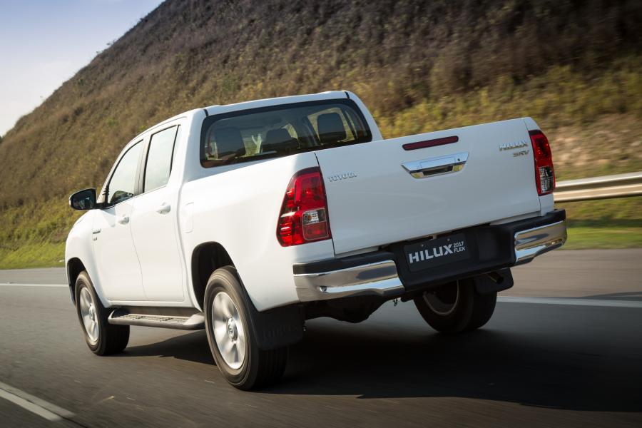  Toyota Hilux SRV Double Cab 2016 года  (LA) (фото 4 из 20)